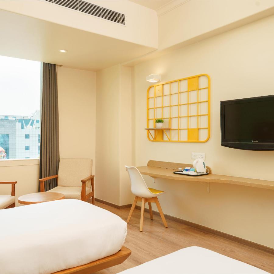 Bloom Hotel - Sector 62 โนอิดา ภายนอก รูปภาพ